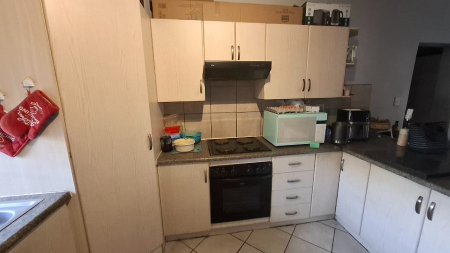 2 Bedroom Property for Sale in Waterval East North West
